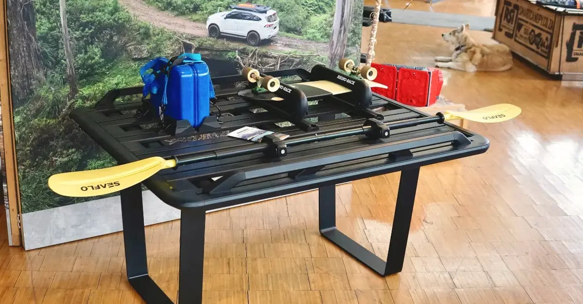 Dachträger von Rhino Rack und ARB bei Taubenreuther. Das Fahrzeug von DRIVIST.