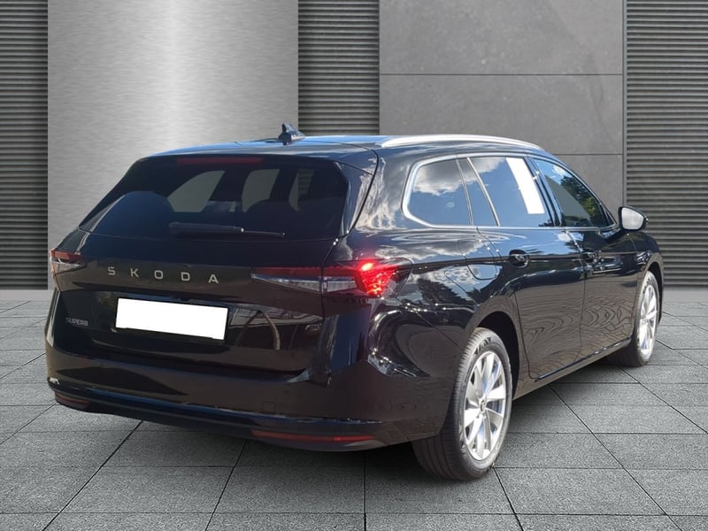 Skoda Superb Combi 2.0 TDI DSG Selection AHK+NAVI+KAM+EL.HECKKL...