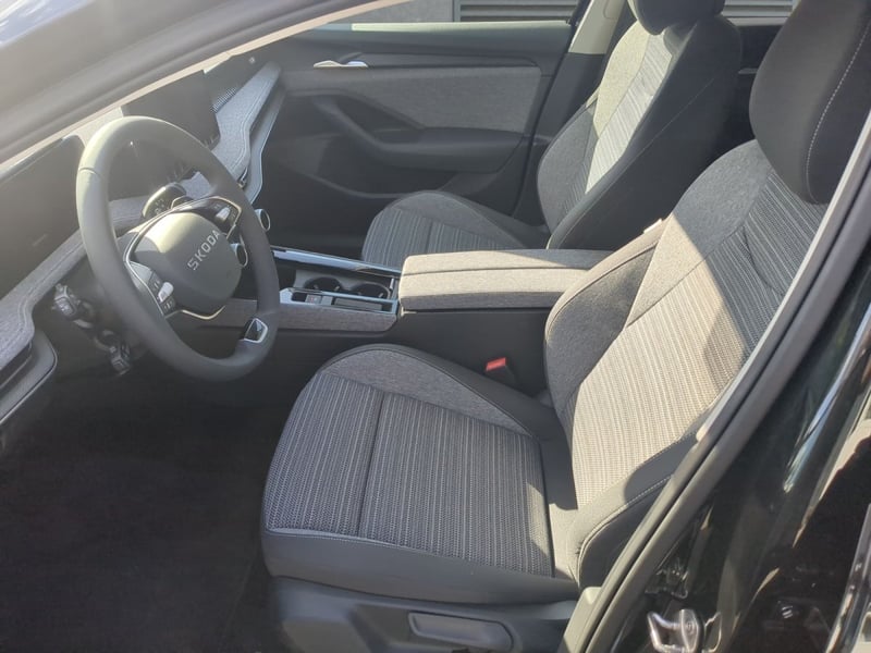 Skoda Superb Combi 2.0 TDI DSG Selection AHK+NAVI+KAM+EL.HECKKL...