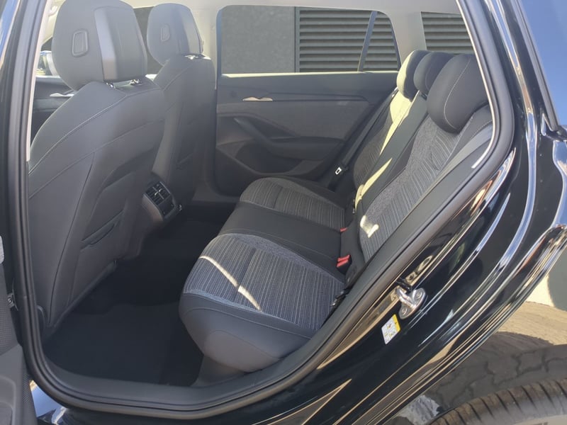 Skoda Superb Combi 2.0 TDI DSG Selection AHK+NAVI+KAM+EL.HECKKL...