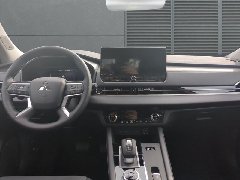 Mitsubishi Plug-in Hybrid Outlander 2.4 Plus 360° Kamera+SHZ+LED