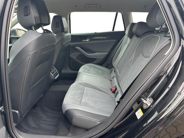 Volkswagen Passat Variant DSG+AHK+PANO+NAVI+ACC