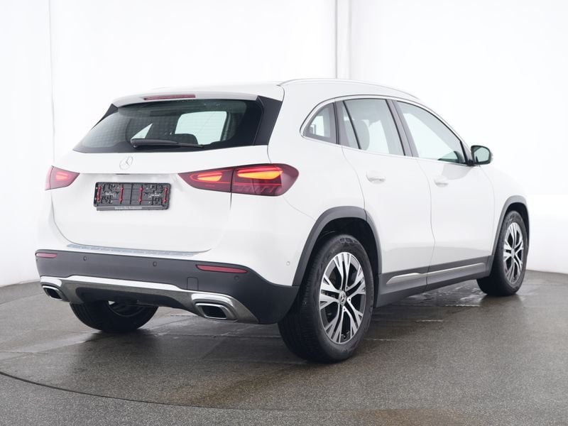 Mercedes-Benz GLA 200 PROGRESSIVE AHK KAMERA PANO SPUR PDC