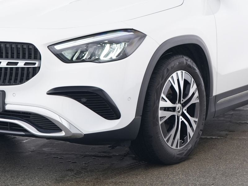 Mercedes-Benz GLA 200 PROGRESSIVE AHK KAMERA PANO SPUR PDC