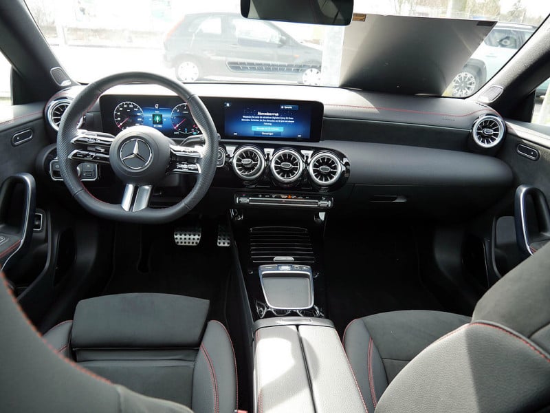 Mercedes-Benz CLA 180