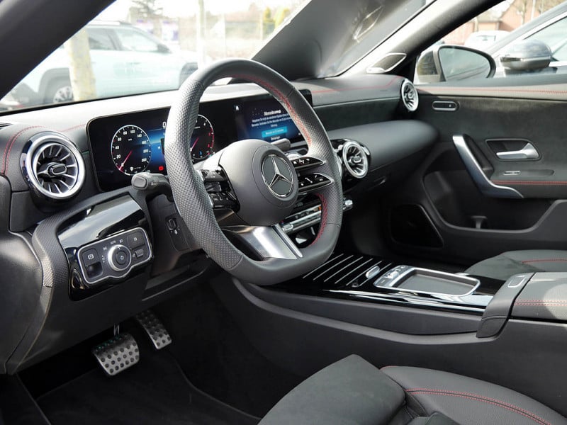 Mercedes-Benz CLA 180
