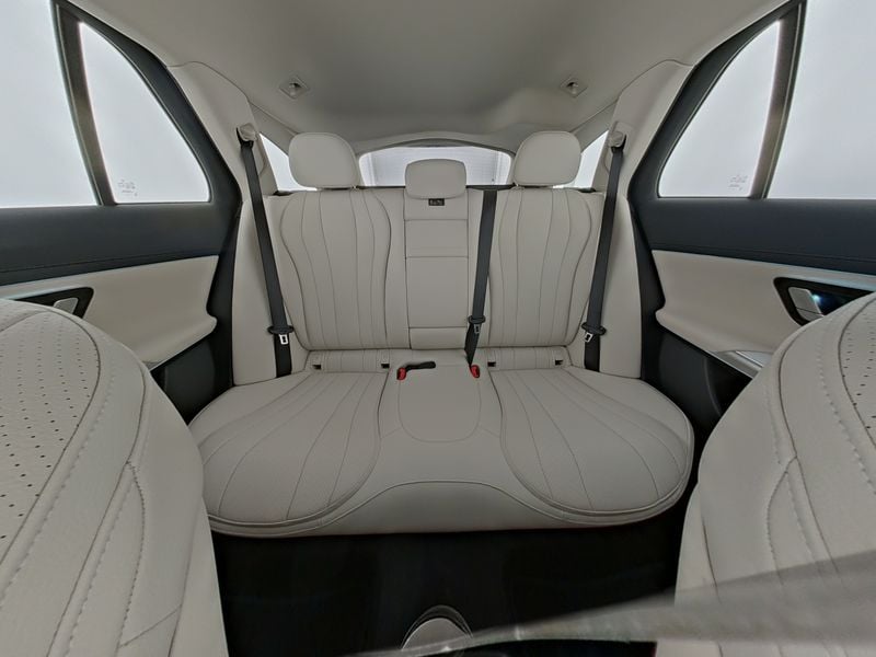 Mercedes-Benz E 300 AHK DISTR KAMERA SPUR