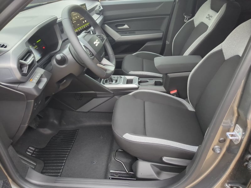Dacia Duster Hybrid 155 Journey Winterpaket+Navi+LED
