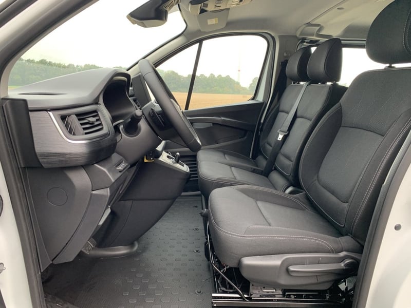 Renault Trafic DoKa dCi 170 AT9 L2H1 Extra 3.0t AHK PDC LED