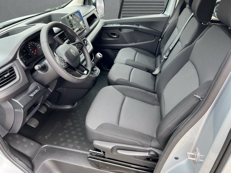 Renault Trafic dCi 150 L2H1 3,0t Grand Equilibre+Rollstuhlbefestigung