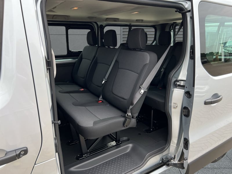 Renault Trafic dCi 150 L2H1 3,0t Grand Equilibre+Rollstuhlbefestigung