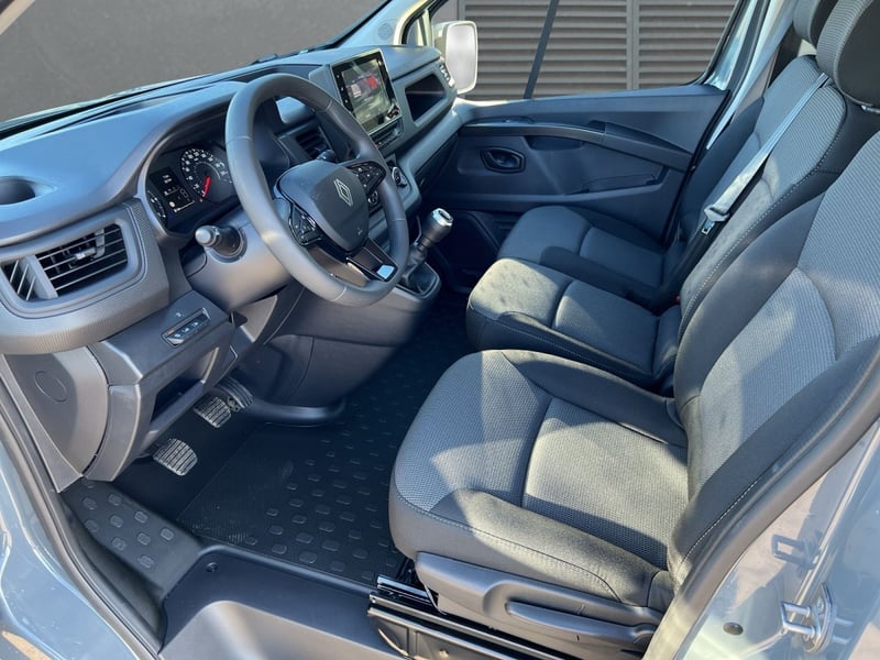 Renault Trafic dCi 150 L2H1 3,0t Grand Equilibre+Rollstuhlbefestigung