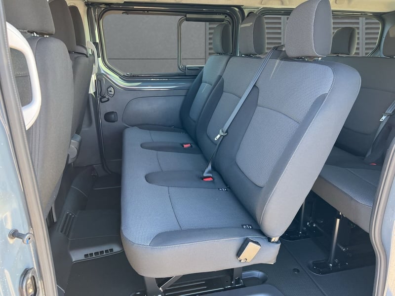 Renault Trafic dCi 150 L2H1 3,0t Grand Equilibre+Rollstuhlbefestigung