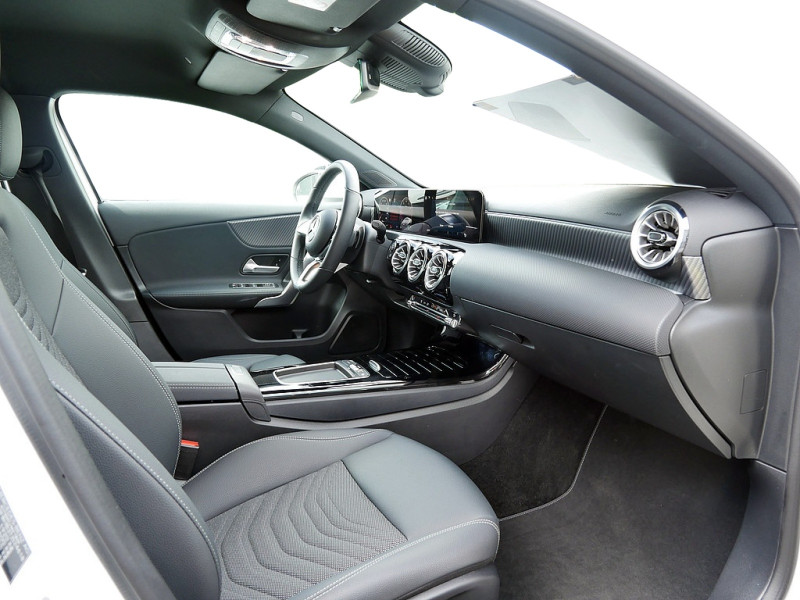 Mercedes-Benz A 200 PROGRESSIVE MULTI KAMERA SPUR PDC SHZ