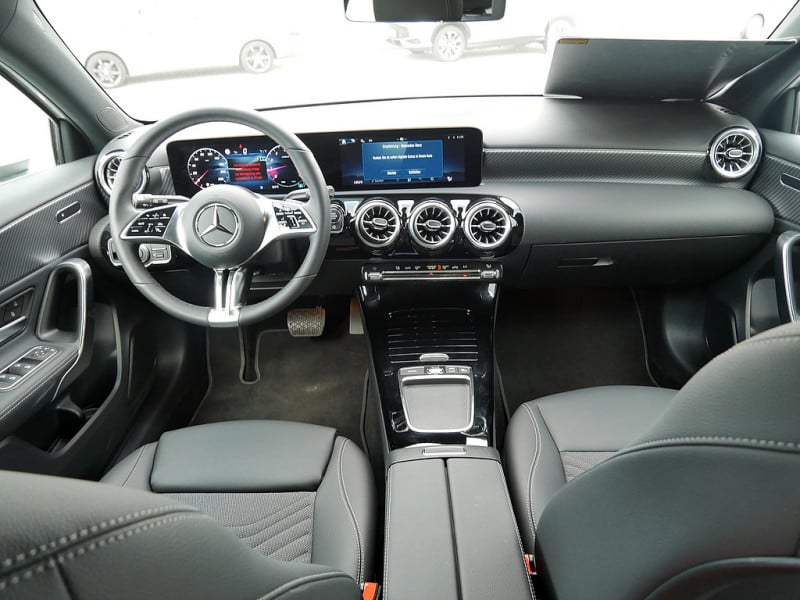 Mercedes-Benz A 200 PROGRESSIVE MULTI KAMERA SPUR PDC SHZ