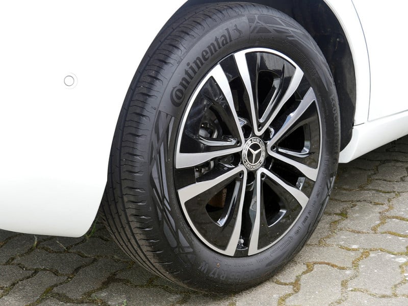 Mercedes-Benz A 200 PROGRESSIVE MULTI KAMERA SPUR PDC SHZ