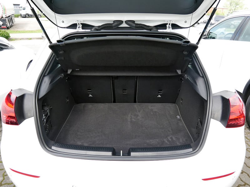 Mercedes-Benz A 200 PROGRESSIVE MULTI KAMERA SPUR PDC SHZ
