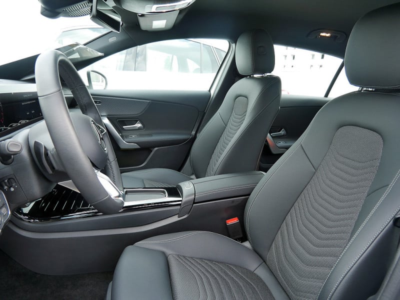 Mercedes-Benz A 200 PROGRESSIVE MULTI KAMERA SPUR PDC SHZ