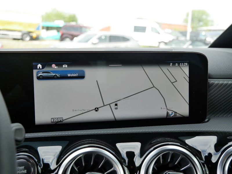 Mercedes-Benz A 200 PROGRESSIVE MULTI KAMERA SPUR PDC SHZ