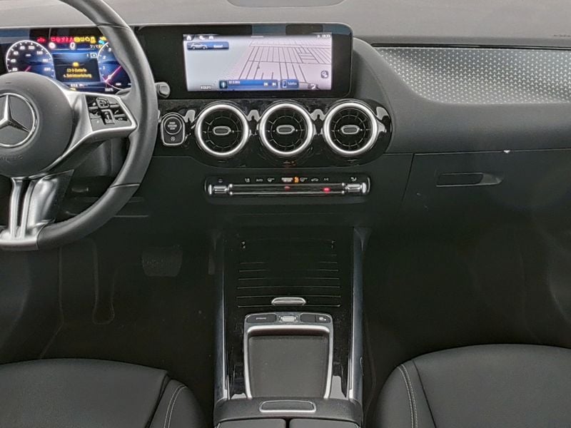 Mercedes-Benz GLA 250 4M , PROGRESSIVE 360 KAMERA PANO SPUR