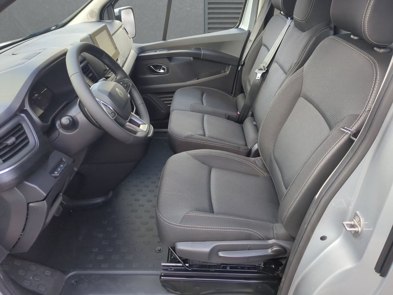 Renault Trafic EXTRA dCi 170 AT9 L2H1 3.0t AHK Holzboden PDC LED