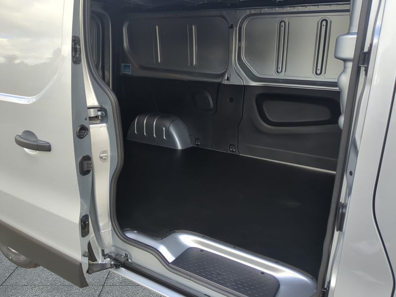 Renault Trafic EXTRA dCi 170 AT9 L2H1 3.0t AHK Holzboden PDC LED
