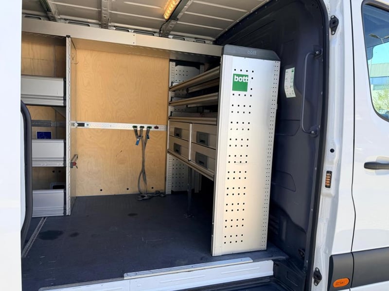 Mercedes-Benz Sprinter 317 KASTEN L2H1 BOTT Regalsystem AHK STANDH