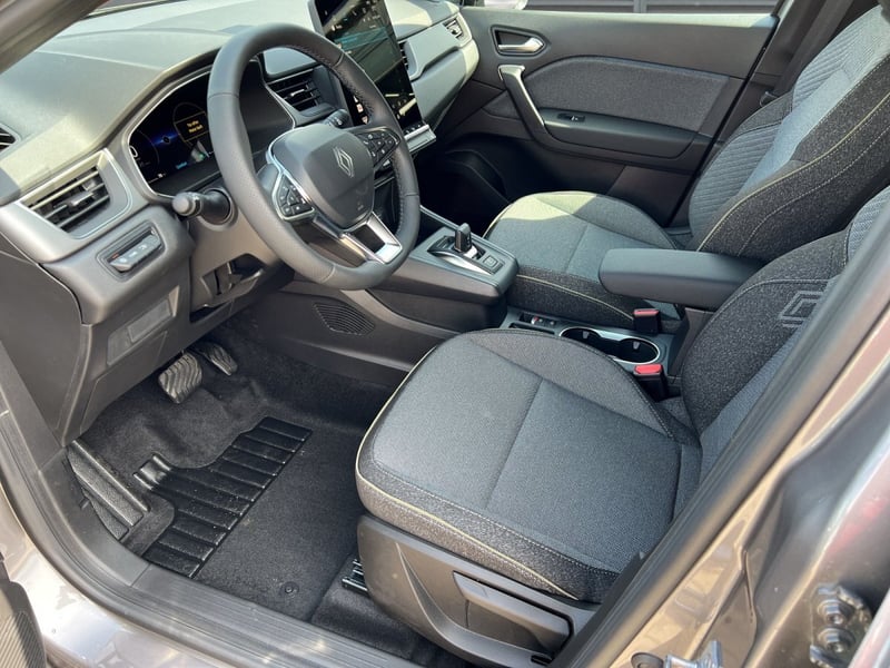 Renault Captur E-TECH 160 Techno SHZ LKHZ GJR