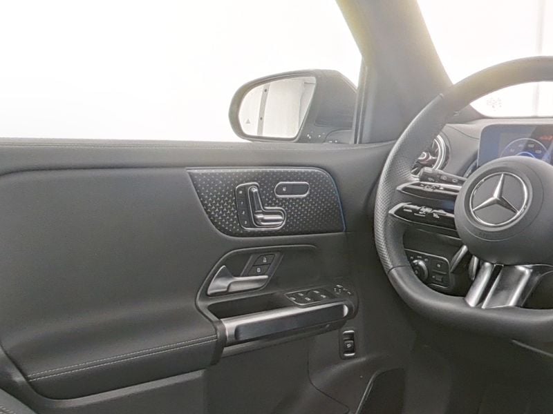 Mercedes-Benz EQB 250+ , AMG MEMO 360 AHK DISTR KAMERA PANO