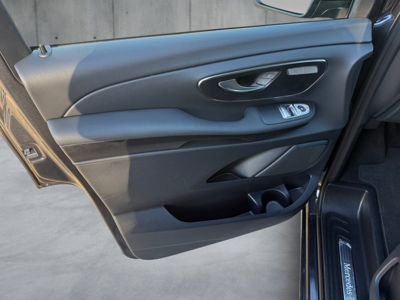 Mercedes-Benz 220 d STYLE KOMPAKT elTÜREN 2,5t AHK LENKRADHZG