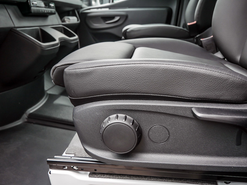 Mercedes-Benz Sprinter 519 4x4 DoKa Pritsche lang mit AHK