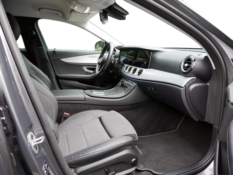 Mercedes-Benz E 300 300 T de AVANTGARDE SPUR AHK KAMERA WIDE PDC