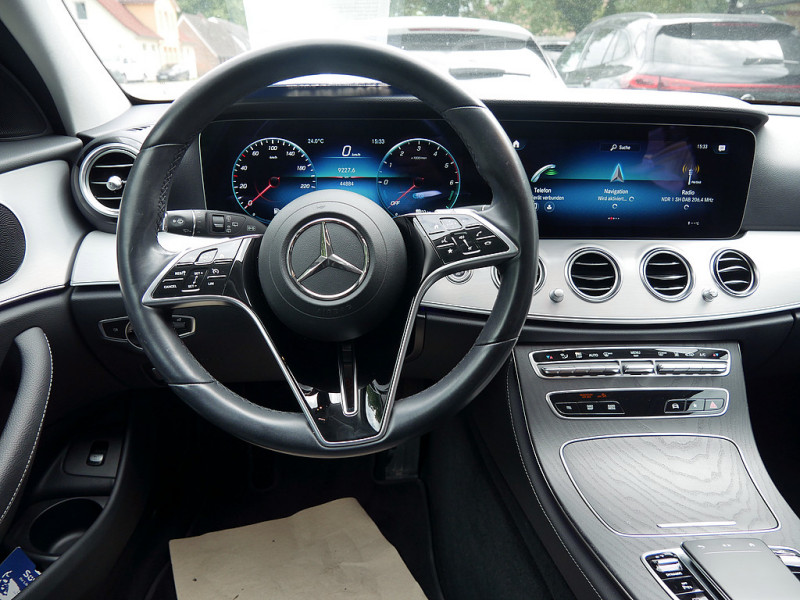 Mercedes-Benz E 300 300 T de AVANTGARDE SPUR AHK KAMERA WIDE PDC