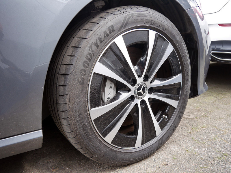 Mercedes-Benz E 300 300 T de AVANTGARDE SPUR AHK KAMERA WIDE PDC