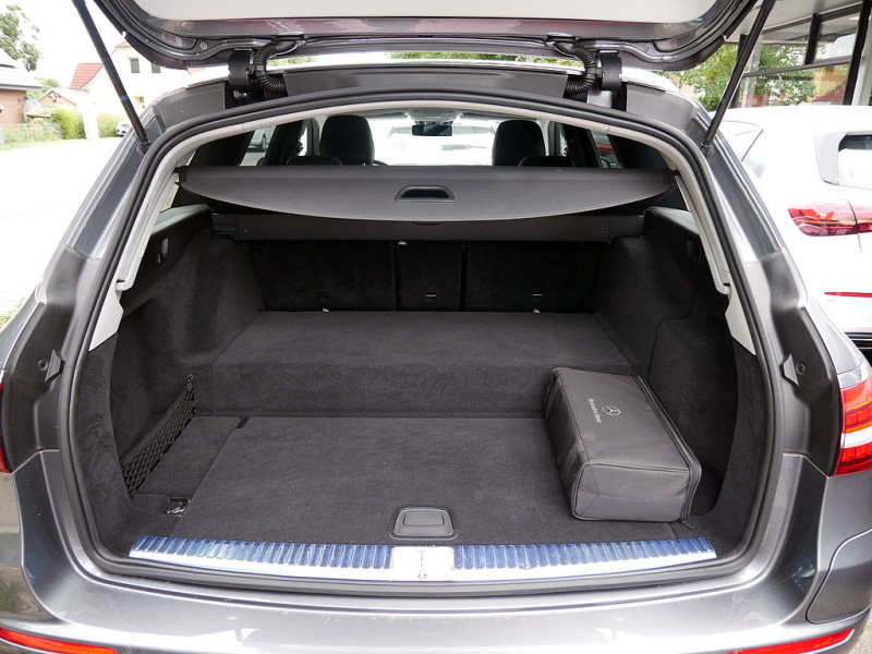 Mercedes-Benz E 300 300 T de AVANTGARDE SPUR AHK KAMERA WIDE PDC