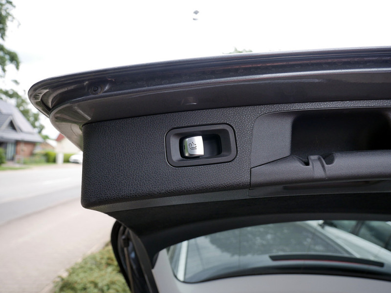 Mercedes-Benz E 300 300 T de AVANTGARDE SPUR AHK KAMERA WIDE PDC