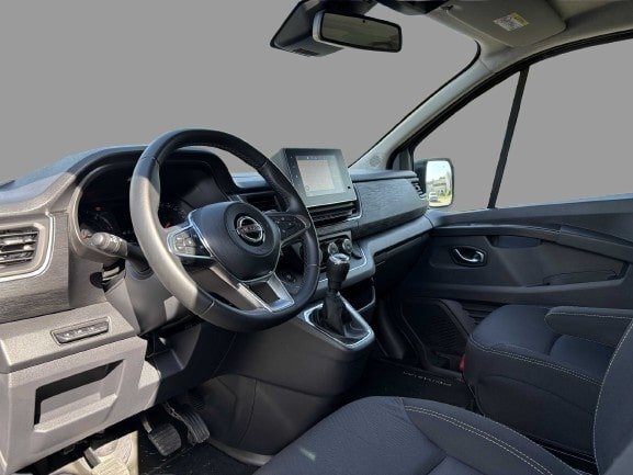 Nissan Primastar 2,8t dCi 150 L1H1 Tekna 8-Sitzer
