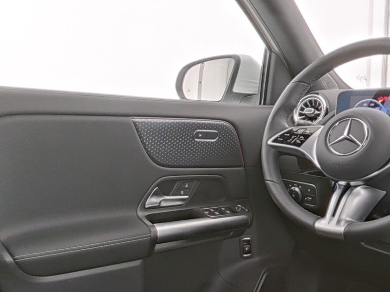 Mercedes-Benz EQA 300 4M Progressive Anhängerkupplung