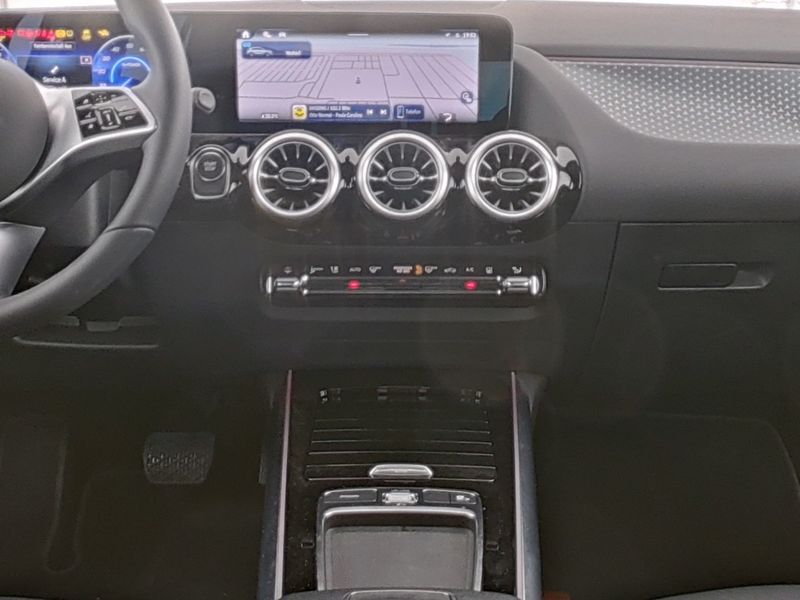 Mercedes-Benz EQA 300 4M Progressive Anhängerkupplung