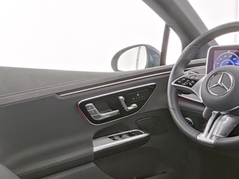 Mercedes-Benz EQE 300
