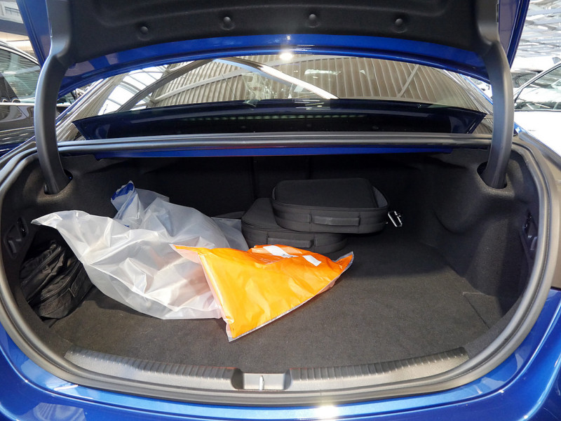 Mercedes-Benz C 300 AMG MEMO 360 AHK DISTR KAMERA SPUR PDC