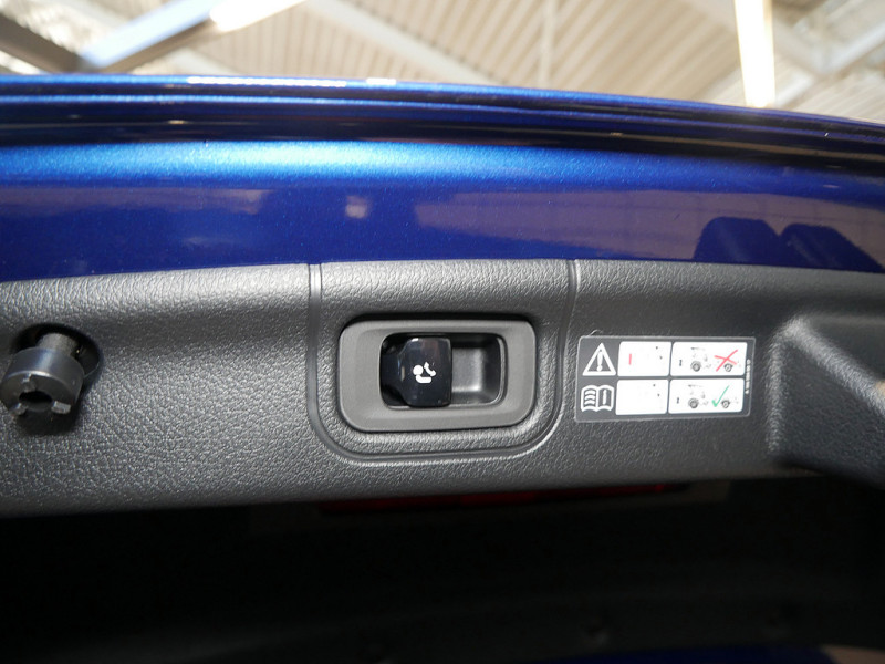 Mercedes-Benz C 300 AMG MEMO 360 AHK DISTR KAMERA SPUR PDC