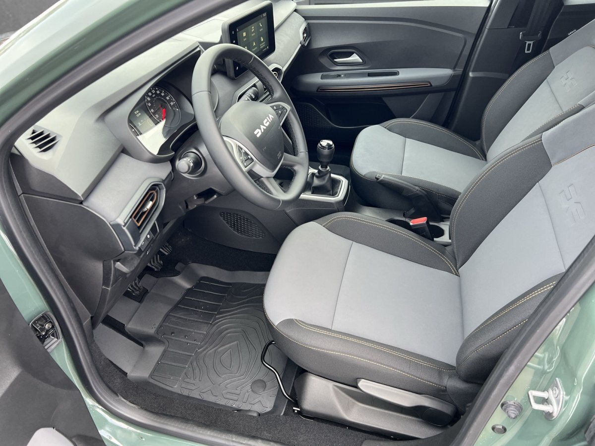 Dacia Jogger TCe 100 ECO-G Extreme Navi RFK+Klimaauto.+PDC+SHZ