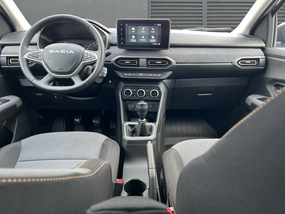 Dacia Jogger TCe 100 ECO-G Extreme Navi RFK+Klimaauto.+PDC+SHZ