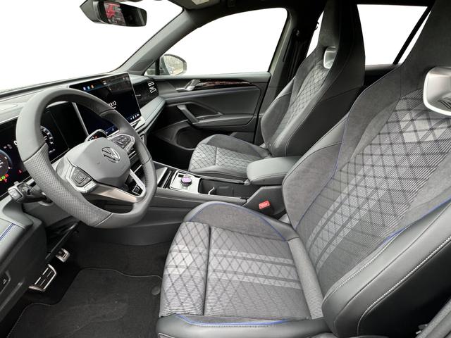 Volkswagen Tiguan R-Line People PLUG-IN+PANO+AHK