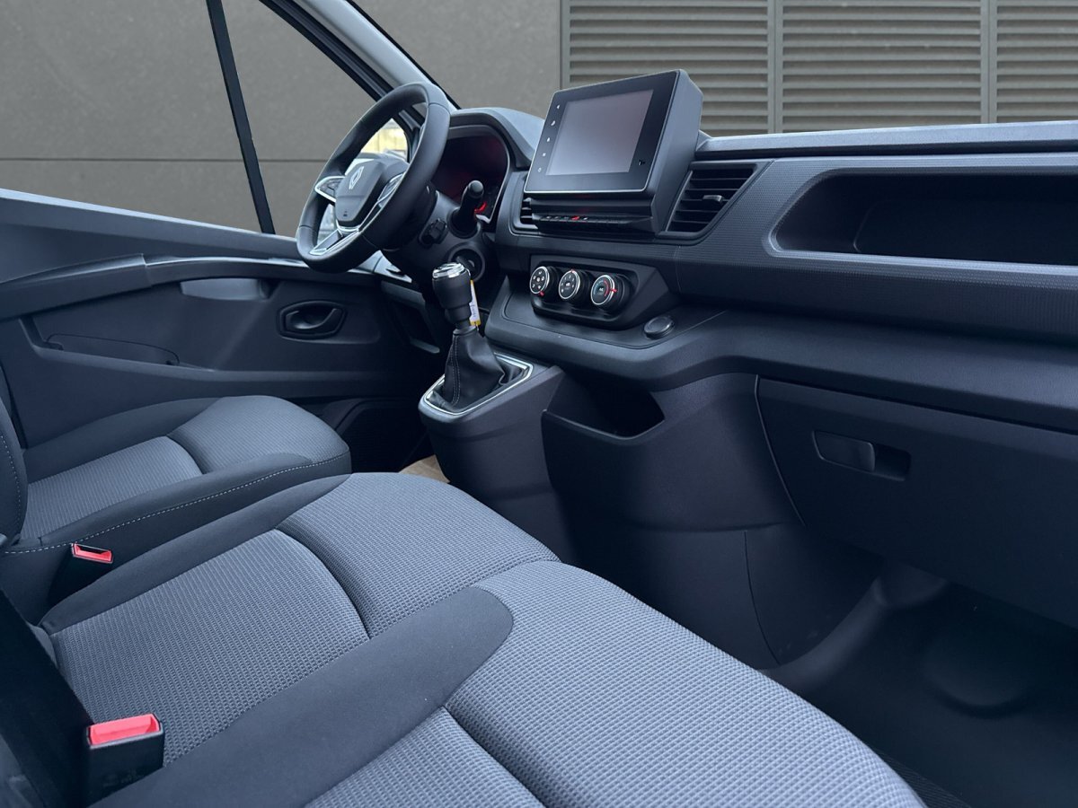 Renault Trafic dCi 150 L2H1 3,0t AHK GJR SHZ 2-Schiebetüren