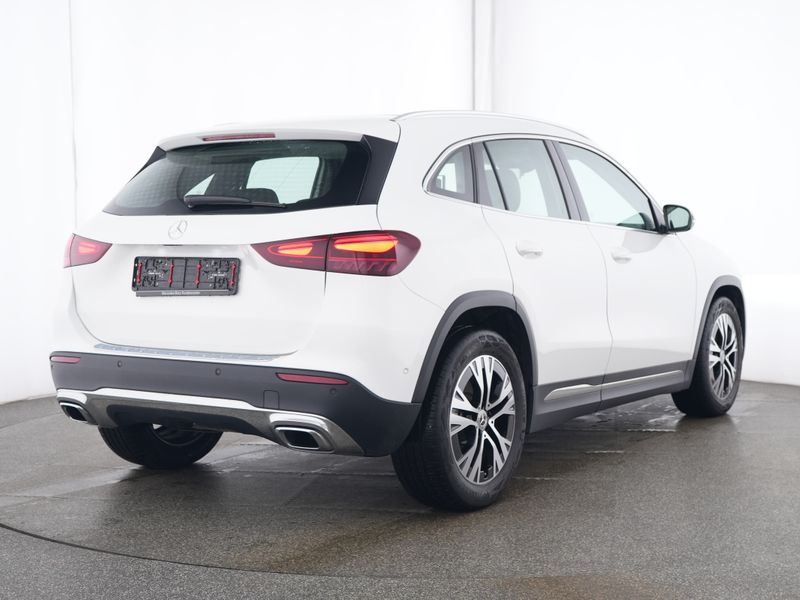 Mercedes-Benz GLA 200 PROGRESSIVE AHK KAMERA PANO SPUR PDC