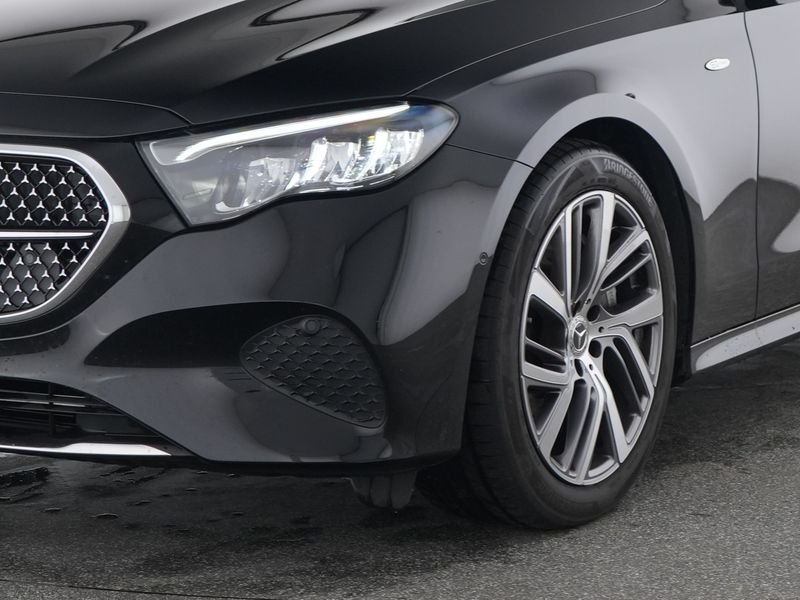 Mercedes-Benz E 300 AHK DISTR KAMERA SPUR