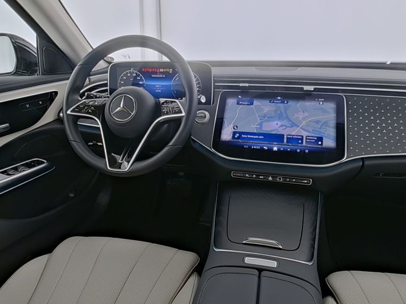 Mercedes-Benz E 300 AHK DISTR KAMERA SPUR