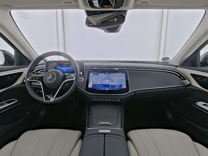 Mercedes-Benz E 300 AHK DISTR KAMERA SPUR